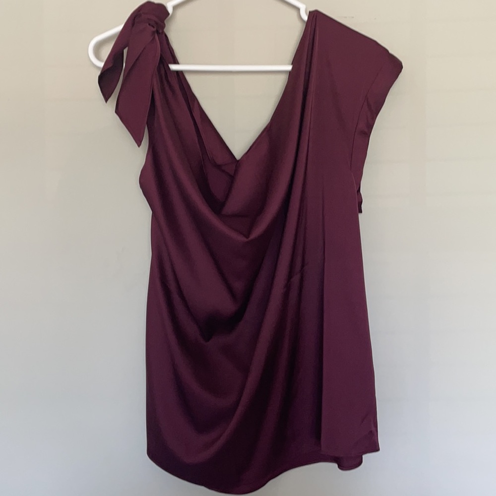 EXPRESS Off Shoulder top - Picture 5 of 5